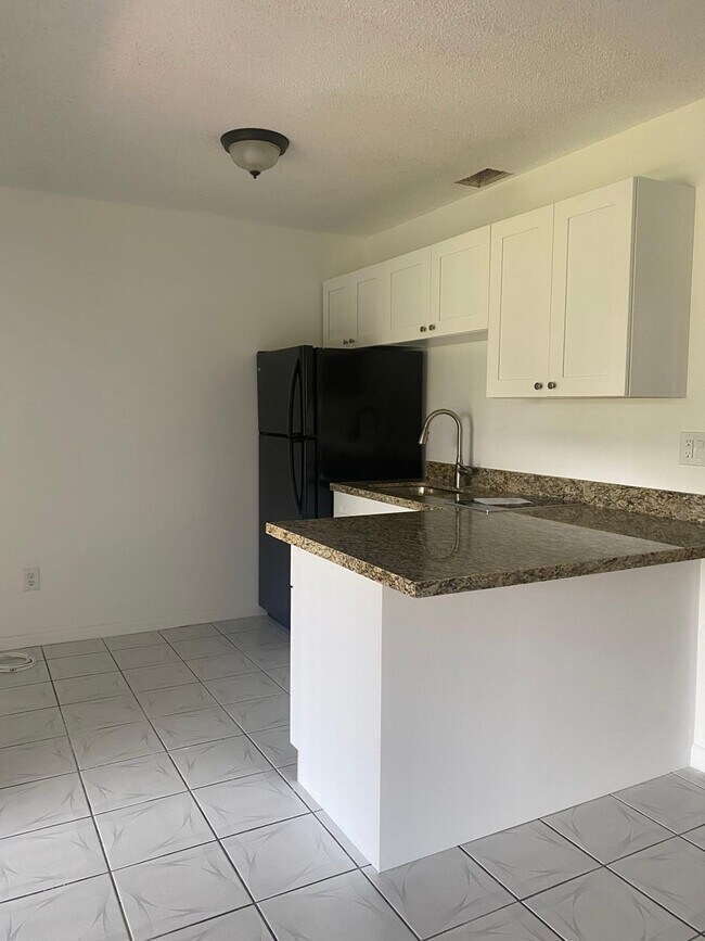 Building Photo - 1380 Longarzo Pl