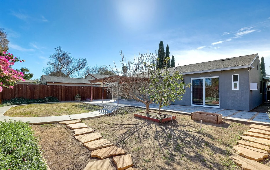 Building Photo - 2371 Berry St