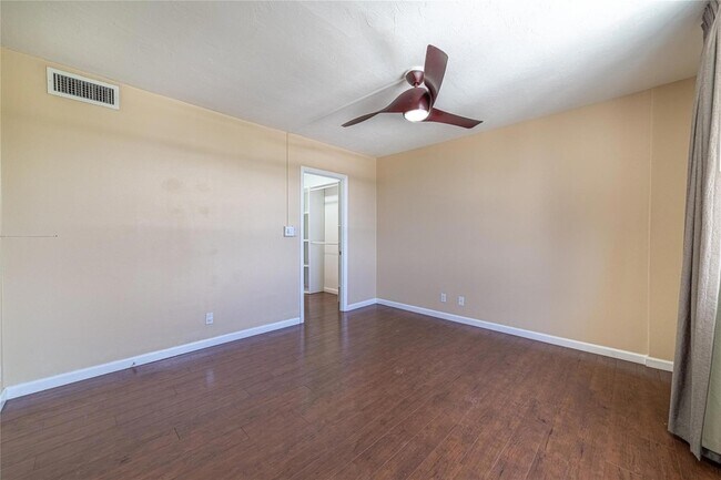 Building Photo - 1050 SE 15th St