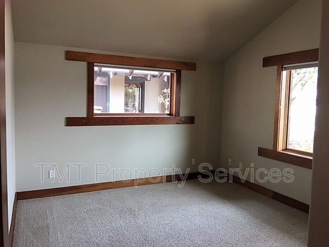 Building Photo - 760 Avocet Way