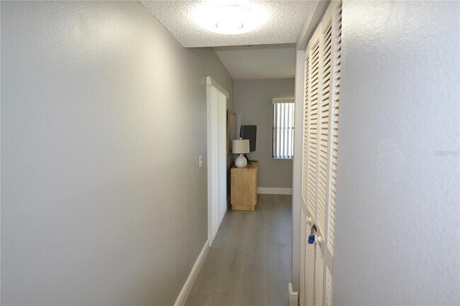 Building Photo - 284 Woodlake Wynde