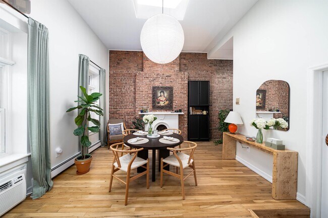 Building Photo - 205 14th St