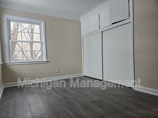 Building Photo - 6927 Janet St