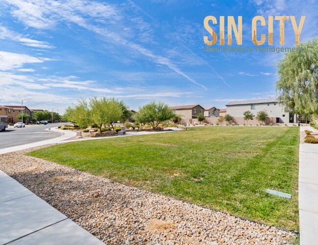 Building Photo - "Spacious 4-Bedroom Oasis with 2.5 Baths i...