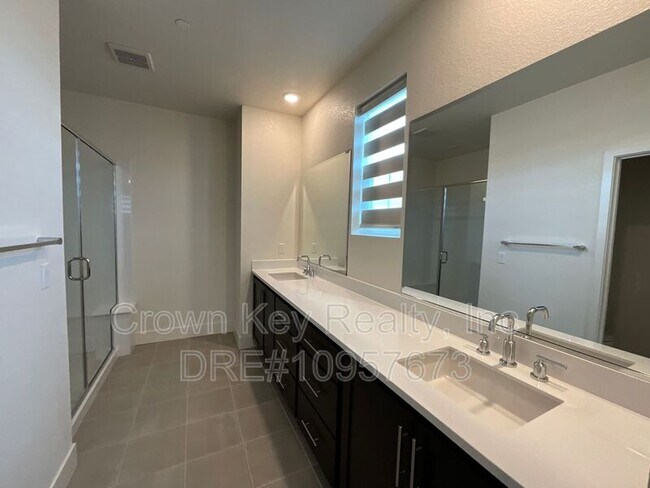 Building Photo - 7236 Diamond Ave