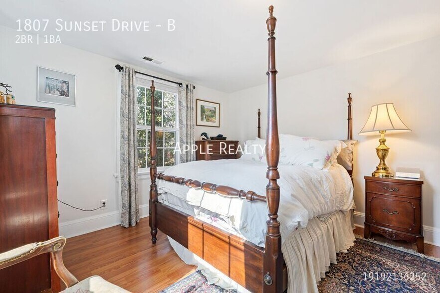 Building Photo - 1807 Sunset Dr