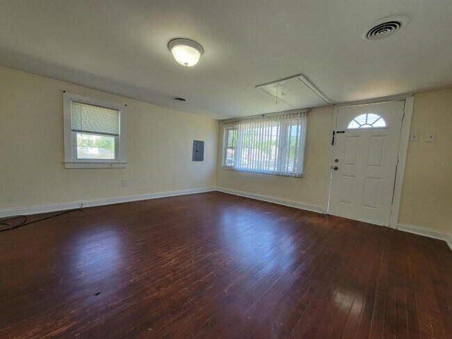 Building Photo - 53 Salem Pl