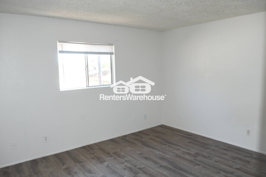 Building Photo - 1733 E Cambridge Ave