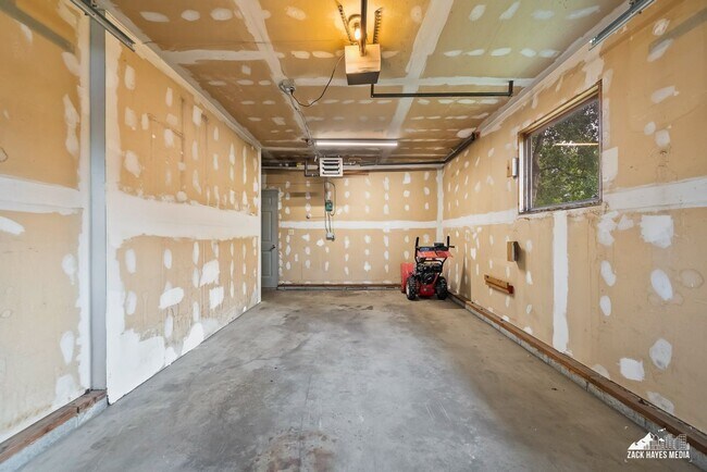 Building Photo - 4071 MacInnes Street