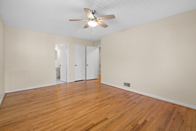 Building Photo - 4 Bedroom 3.5 Bathroom - Van Ness/Tenleytown Semi Detached Home - Attached 1 Car Garage