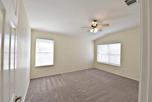 Building Photo - 10508 Hainsworth Park Dr