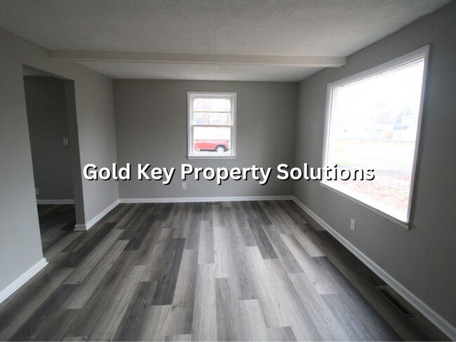 Building Photo - 2 BR 1 BA Eastside House with All New Flooring and Paint (SECTION 8 APPROVED)