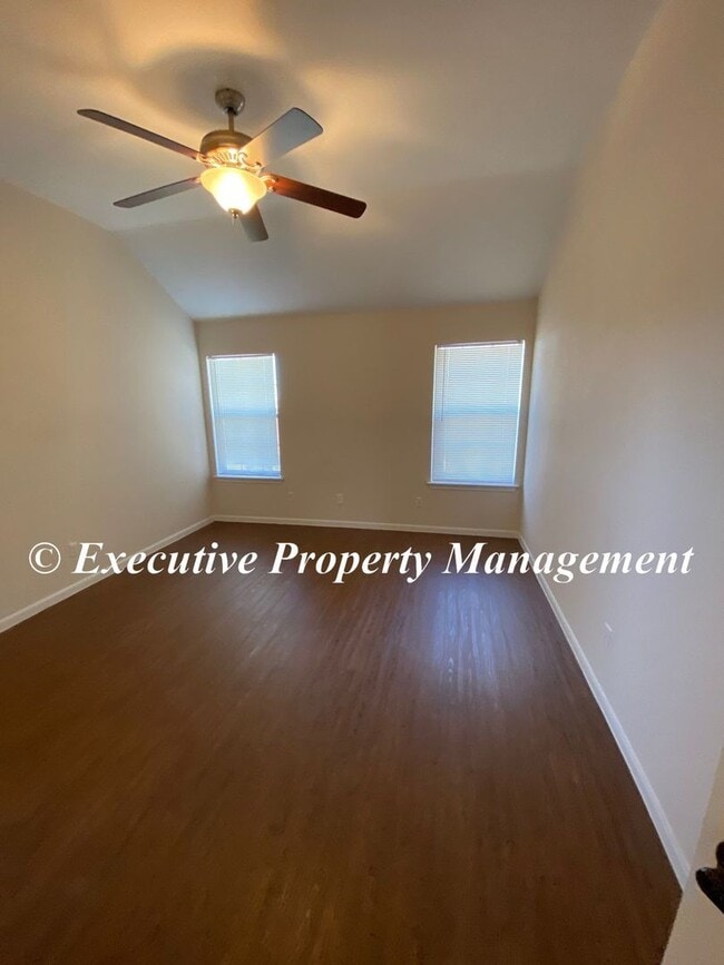 Building Photo - 917 Whirlaway Dr