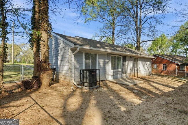 Building Photo - 1735 Carter Cir
