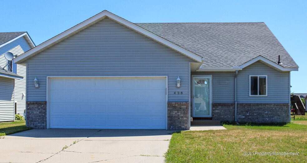 2 stall garage - 436 23rd Ave N