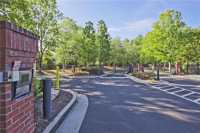 Building Photo - 8102 Woodland Ln
