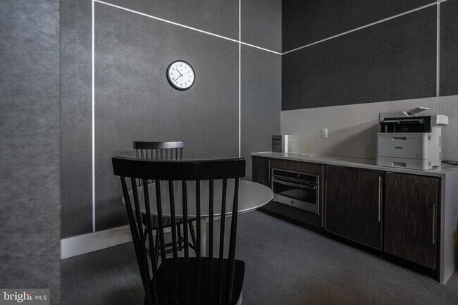 Building Photo - 989 S Buchanan St