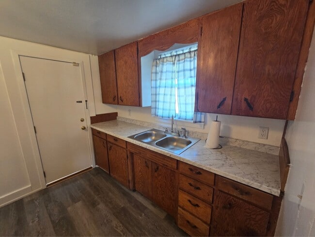 Building Photo - 316 N Walnut St