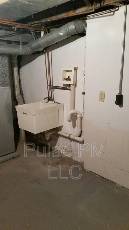 Building Photo - 112 E 5th St