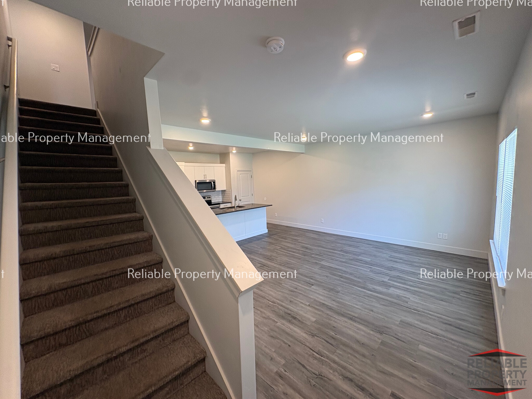 Building Photo - 156 S Emery Ln