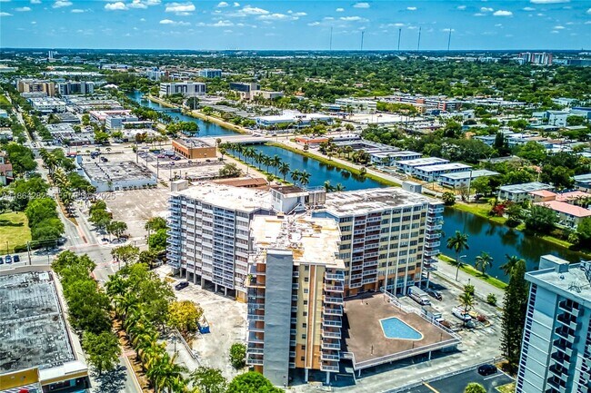 Building Photo - 2025 NE 164th St