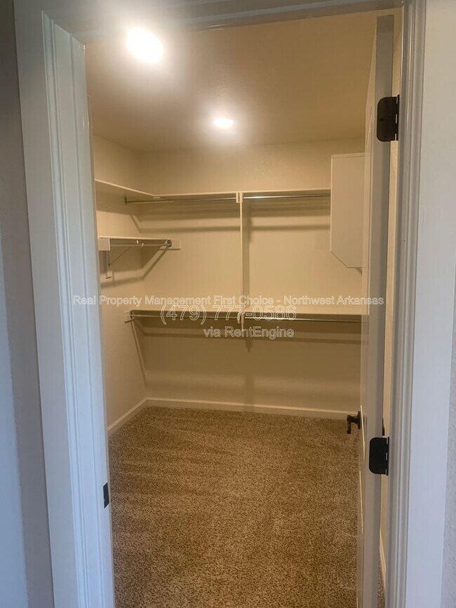 Building Photo - 1630 Abbey Ln