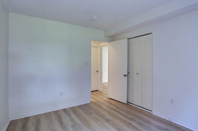 Building Photo - 2 BR/2 BA Garden Level Condo