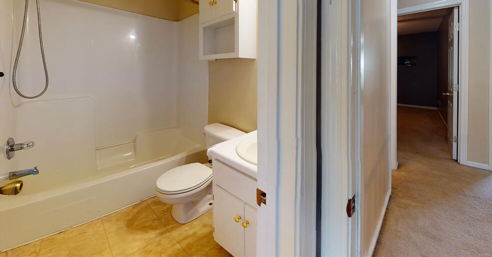 Building Photo - 166 Commons Dr