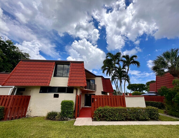 Primary Photo - 3871 Victoria Dr