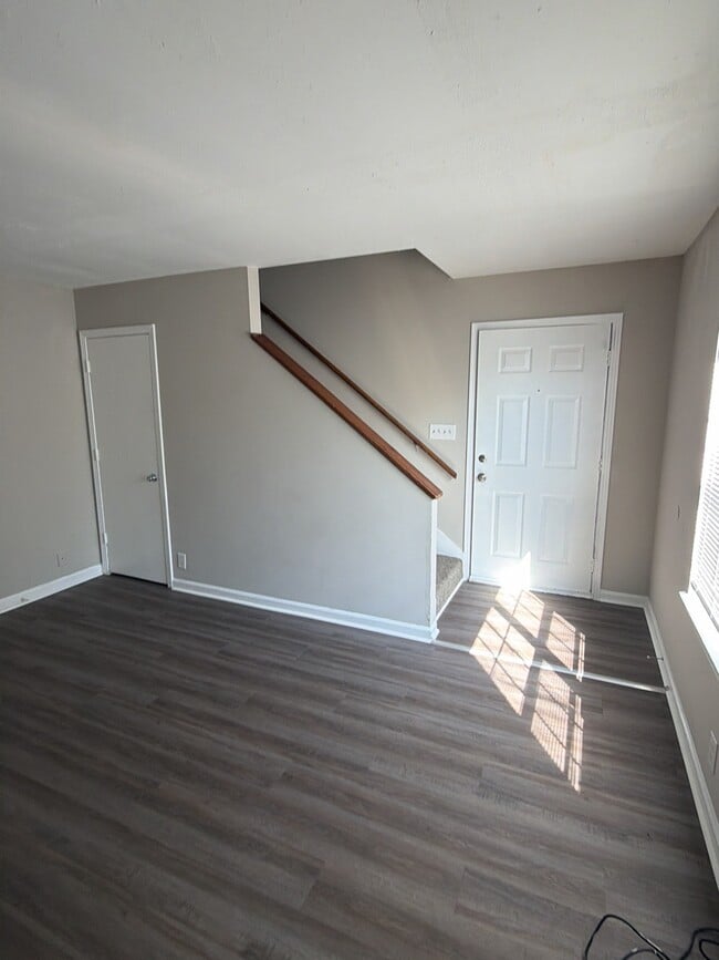 Building Photo - 807 Holder Ct