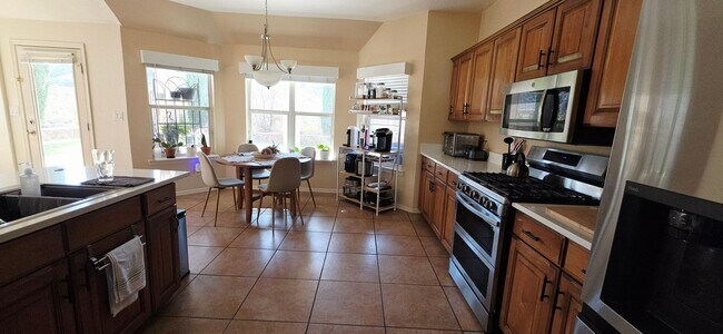 Building Photo - Stunning 4 bedroom, 3 bath home in West El Paso! NO APPLICATION OR ADMIN FEE!