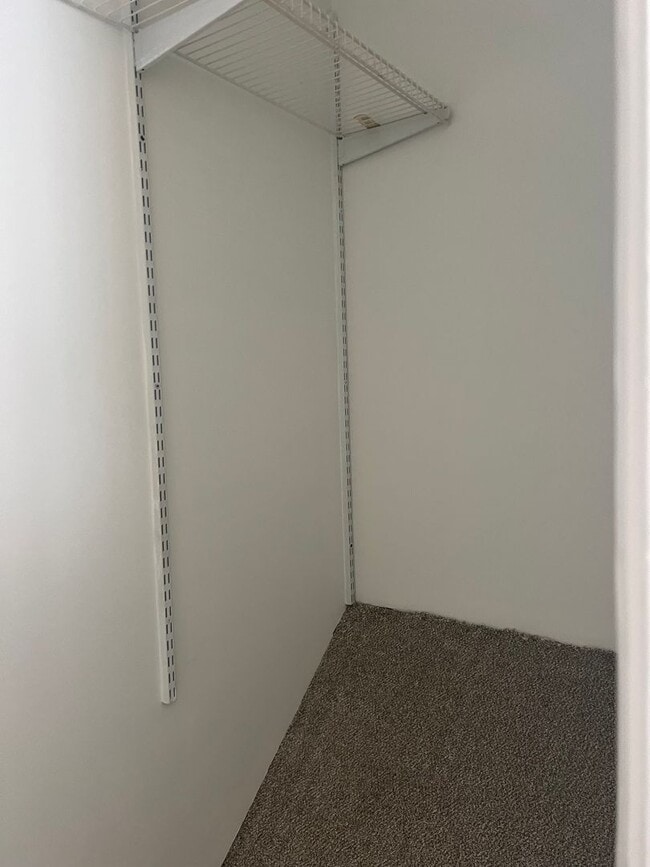 Building Photo - 408 Snow St