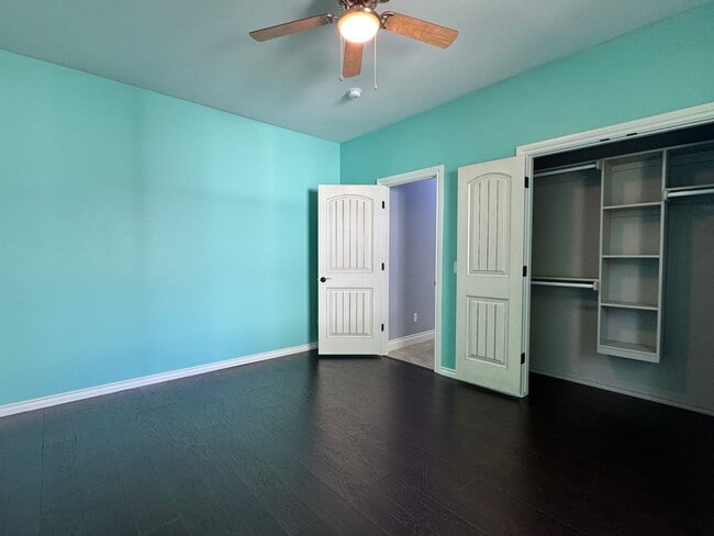 Building Photo - Spacious 3 Bedroom 2.5 Bath Home Near Okla...
