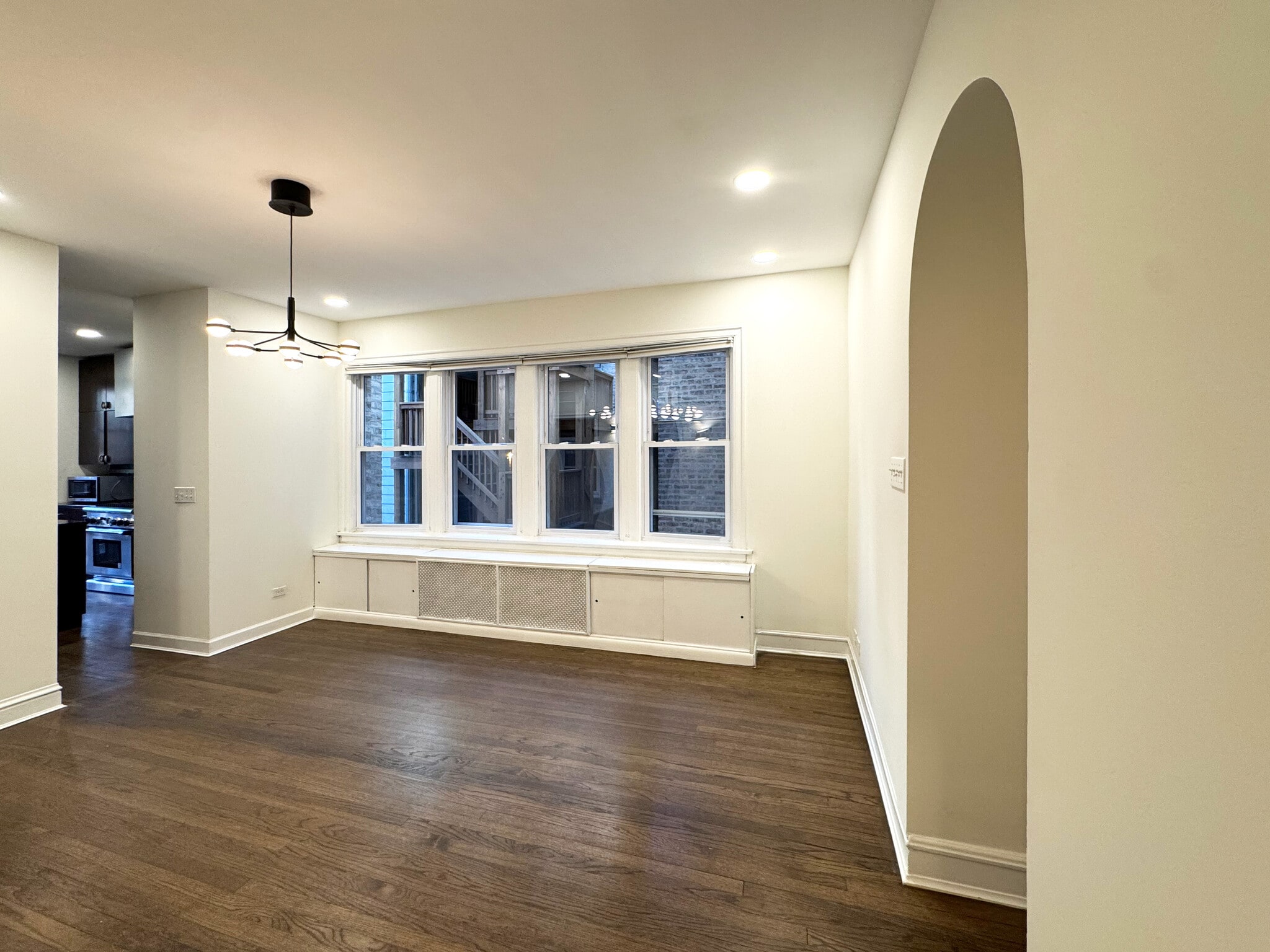 Building Photo - 1406 W Thorndale Ave