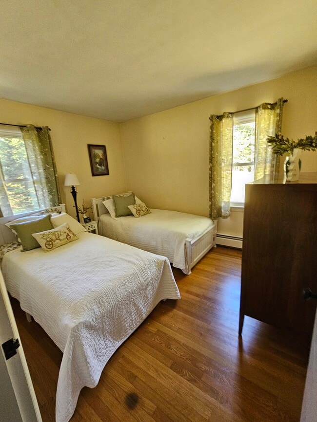 Building Photo - 108 Shaker St