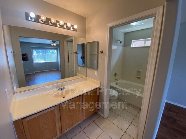 Building Photo - 30351 Maple Chase Dr