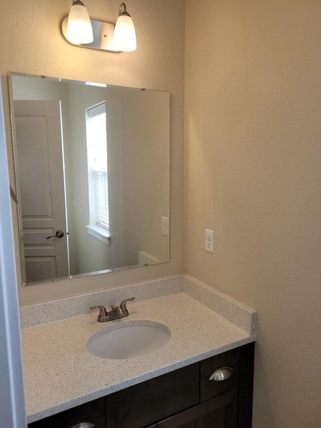 Building Photo - Outstanding Location with Community Pool!