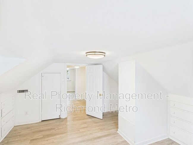 Building Photo - 3905 Larchmont Ln