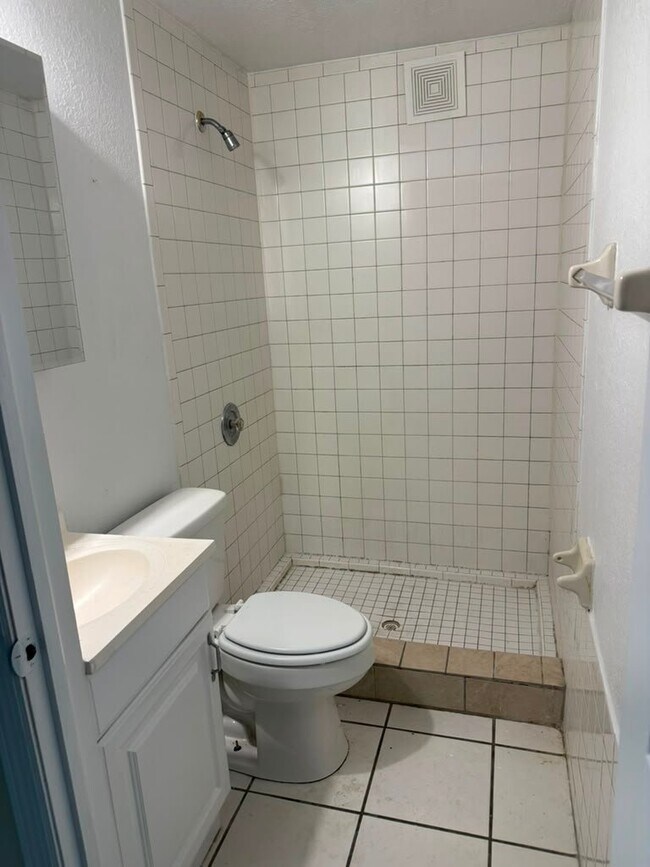 Building Photo - 712 Lucaya Dr