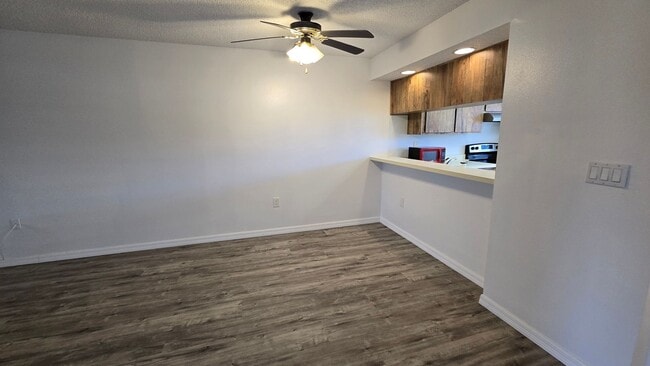 Building Photo - Nice 2/2 in the Gated East Lake Woodlands community