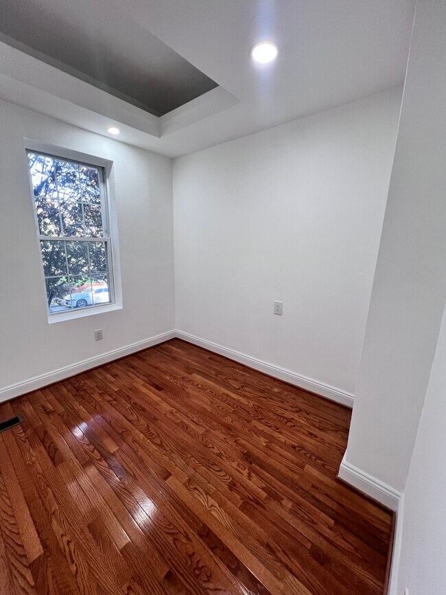 Building Photo - 1423 K St SE