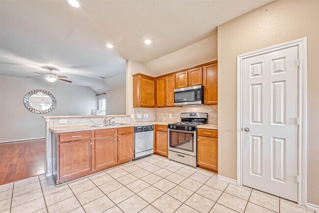 Building Photo - 6725 Strawberry Brook Ln