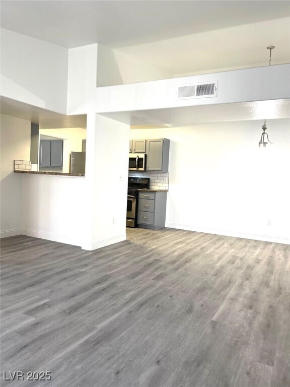 Building Photo - 950 Seven Hills Dr