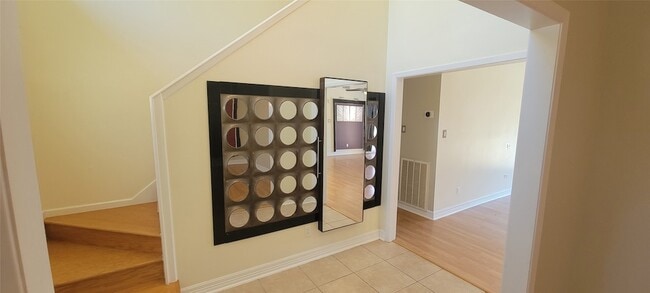 Building Photo - 11302 Meadow Lake Dr