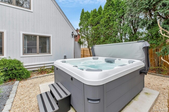 Building Photo - 25 Miami Ave