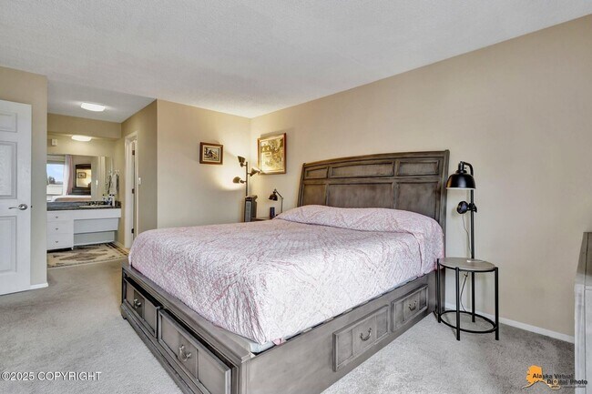 Building Photo - 2bd, 1.5b | Downtown Living With Spectacular Views!