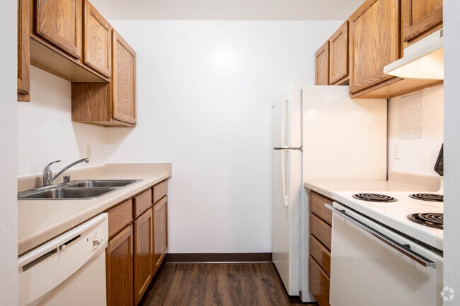 Kitchen - CANTERBURY COURT APARTMENTS