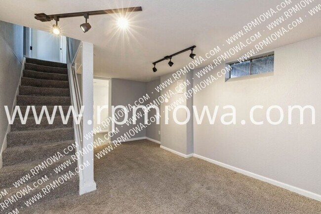 Building Photo - UPDATED RANCH!! 3 Bedroom, 2 Bathroom Ranc...
