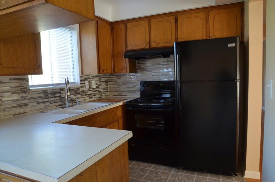 Kitchen - 5445 Chicago Rd