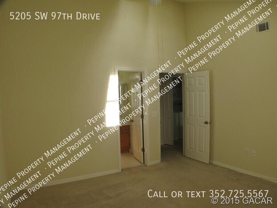 Building Photo - 5205 SW 97th Dr